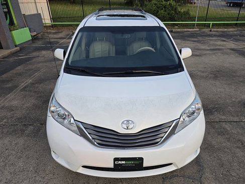 Used 2013 Toyota Sienna XLE image 4