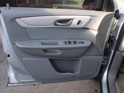 Used 2017 Chevrolet Traverse LS AWD/4WD image 18