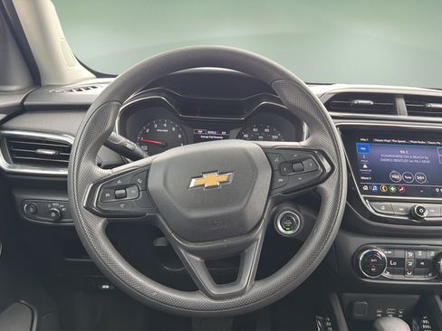Used 2021 Chevrolet TrailBlazer LT w/ Convenience Package FWD image 9