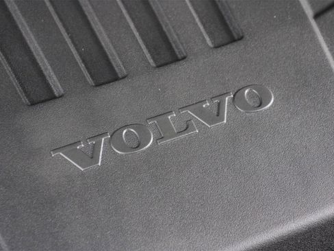 Certified 2024 Volvo S60 B5 Core image 25