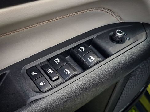 Used 2023 Jeep Compass Limited AWD/4WD image 11