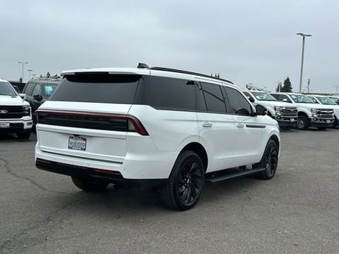 Used 2025 Lincoln Navigator Reserve w/ Jet Appearance Package image 3