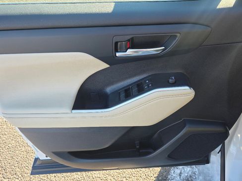 Used 2023 Toyota Highlander L image 34