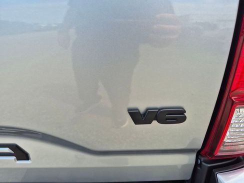 Used 2018 Toyota Tacoma TRD Sport w/ Technology Package image 9