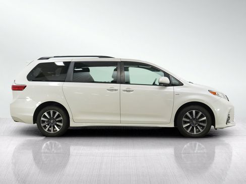 Used 2019 Toyota Sienna XLE Premium AWD/4WD image 6