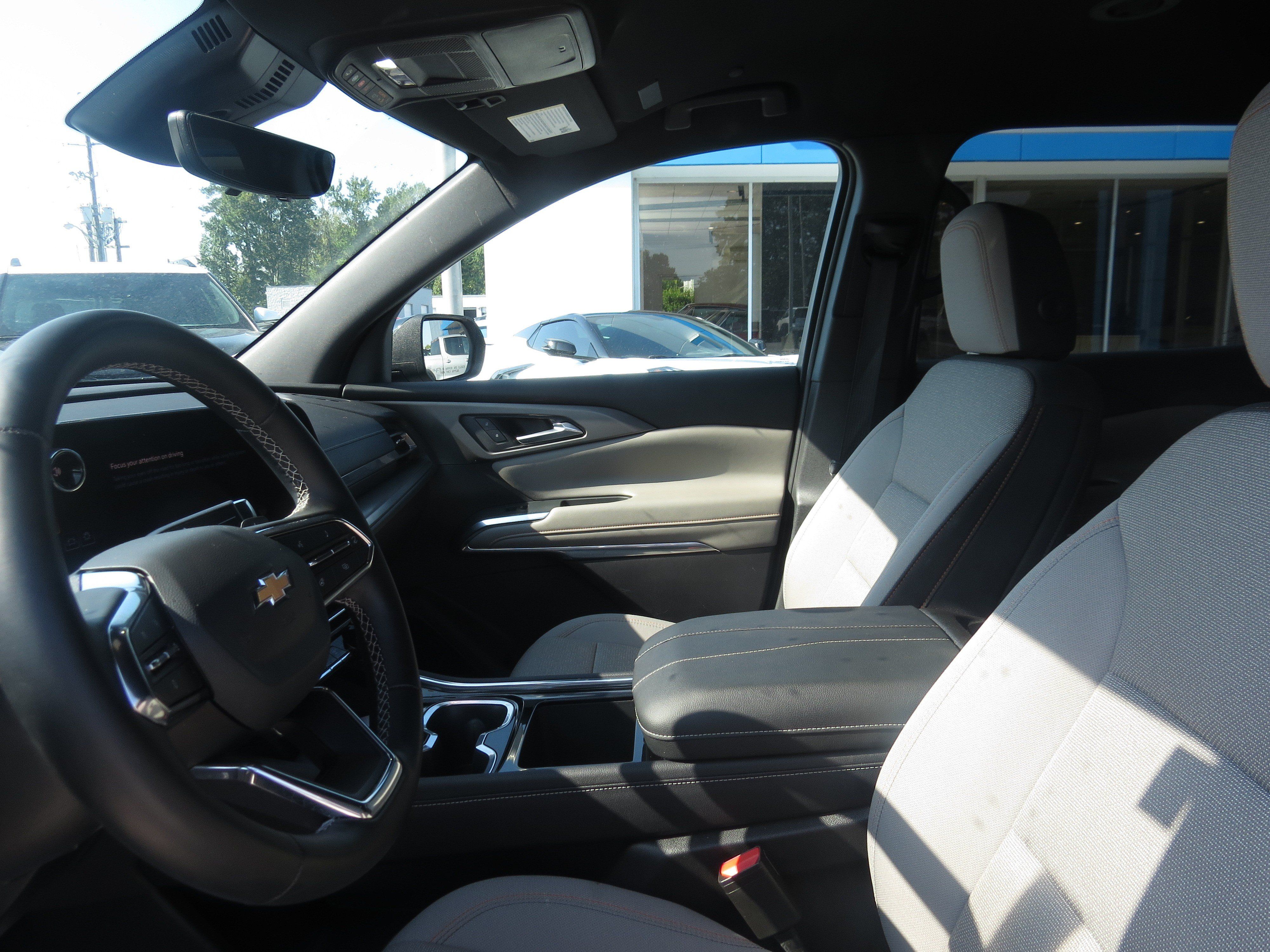 Used 2026 Chevrolet Traverse LT w/ Driver Confidence Package FWD image 17