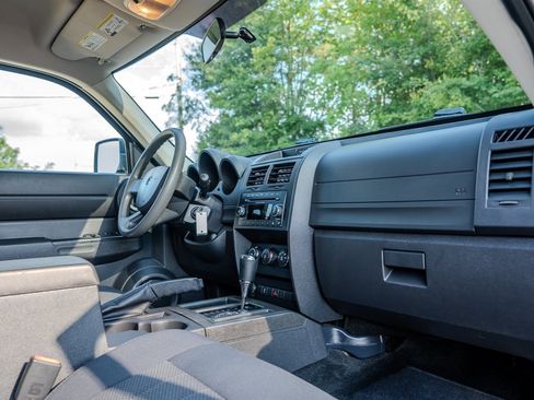 Used 2011 Dodge Nitro Heat RWD image 28