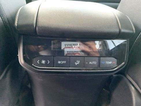 Used 2023 Toyota Highlander XLE image 29