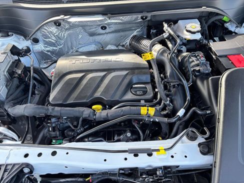 Used 2025 Chevrolet Trax LT w/ LT Convenience Package FWD image 33