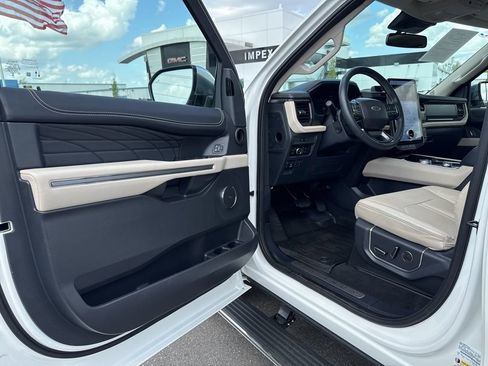 Used 2024 Ford Expedition Max Platinum AWD/4WD image 28