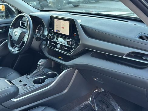 Used 2023 Toyota Highlander XLE image 48