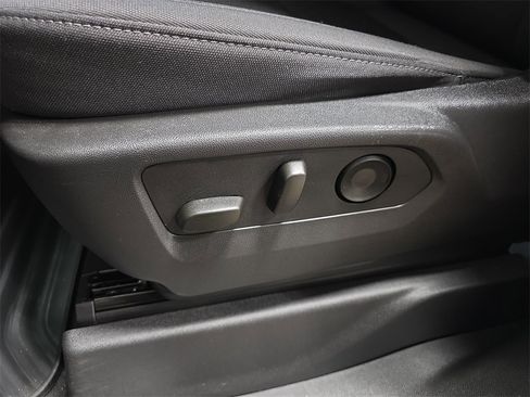 Certified 2025 Chevrolet Silverado 1500 LT image 29