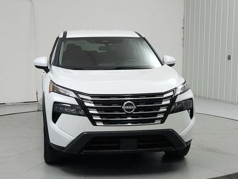 Used 2025 Nissan Rogue SV FWD image 2