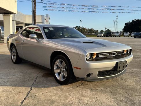 Used 2023 Dodge Challenger SXT image 2