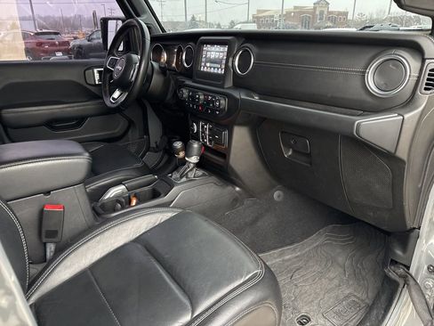 Used 2019 Jeep Wrangler Unlimited Sahara image 13