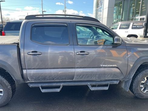 Used 2021 Toyota Tacoma TRD Off-Road image 10