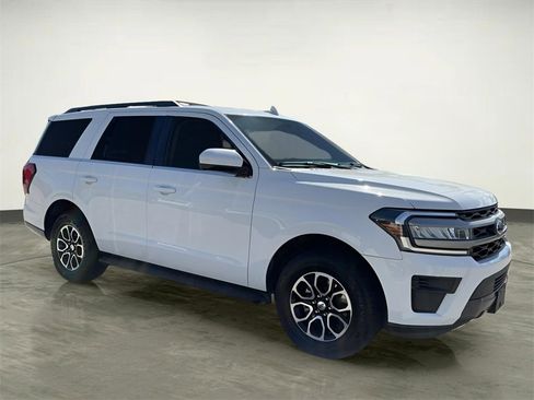 Certified 2024 Ford Expedition XLT image 12