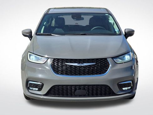 Used 2023 Chrysler Pacifica Touring-L FWD image 17