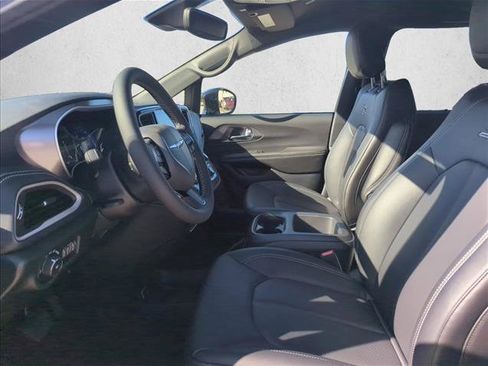 New 2026 Chrysler Pacifica Select w/ S Appearance Package FWD image 3