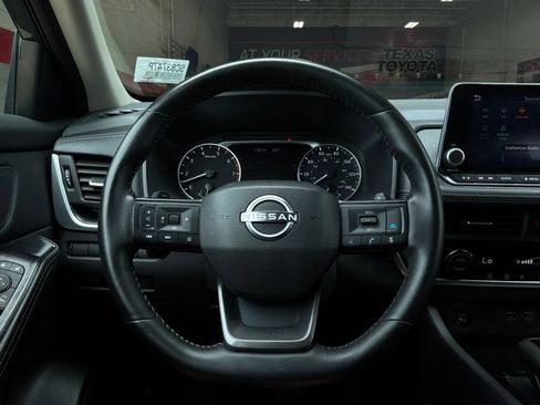 Used 2025 Nissan Rogue SV FWD image 32