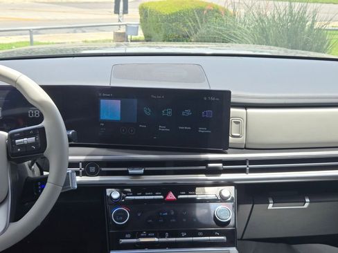 Used 2025 Hyundai Santa Fe SEL FWD image 17