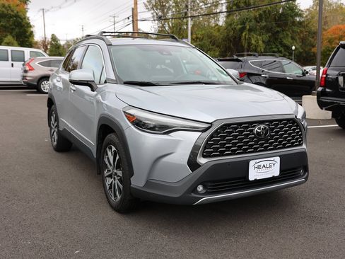 Used 2022 Toyota Corolla Cross XLE w/ Convenience Package image 1