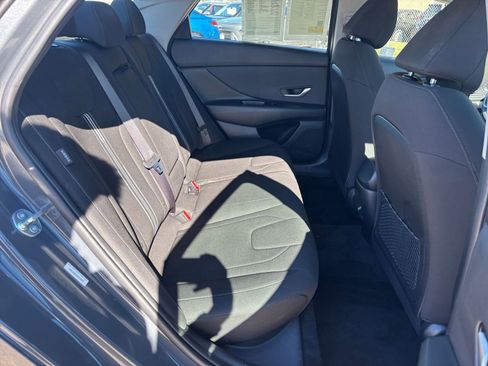 Used 2025 Hyundai Elantra SEL image 25