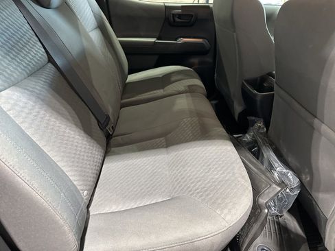 Certified 2022 Toyota Tacoma SR5 AWD/4WD image 20