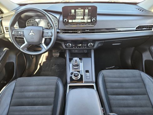 Used 2024 Mitsubishi Outlander SE image 15