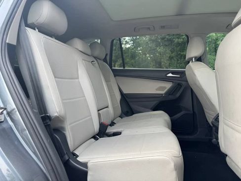 Used 2020 Volkswagen Tiguan SE w/ Panoramic Sunroof Package AWD/4WD image 15