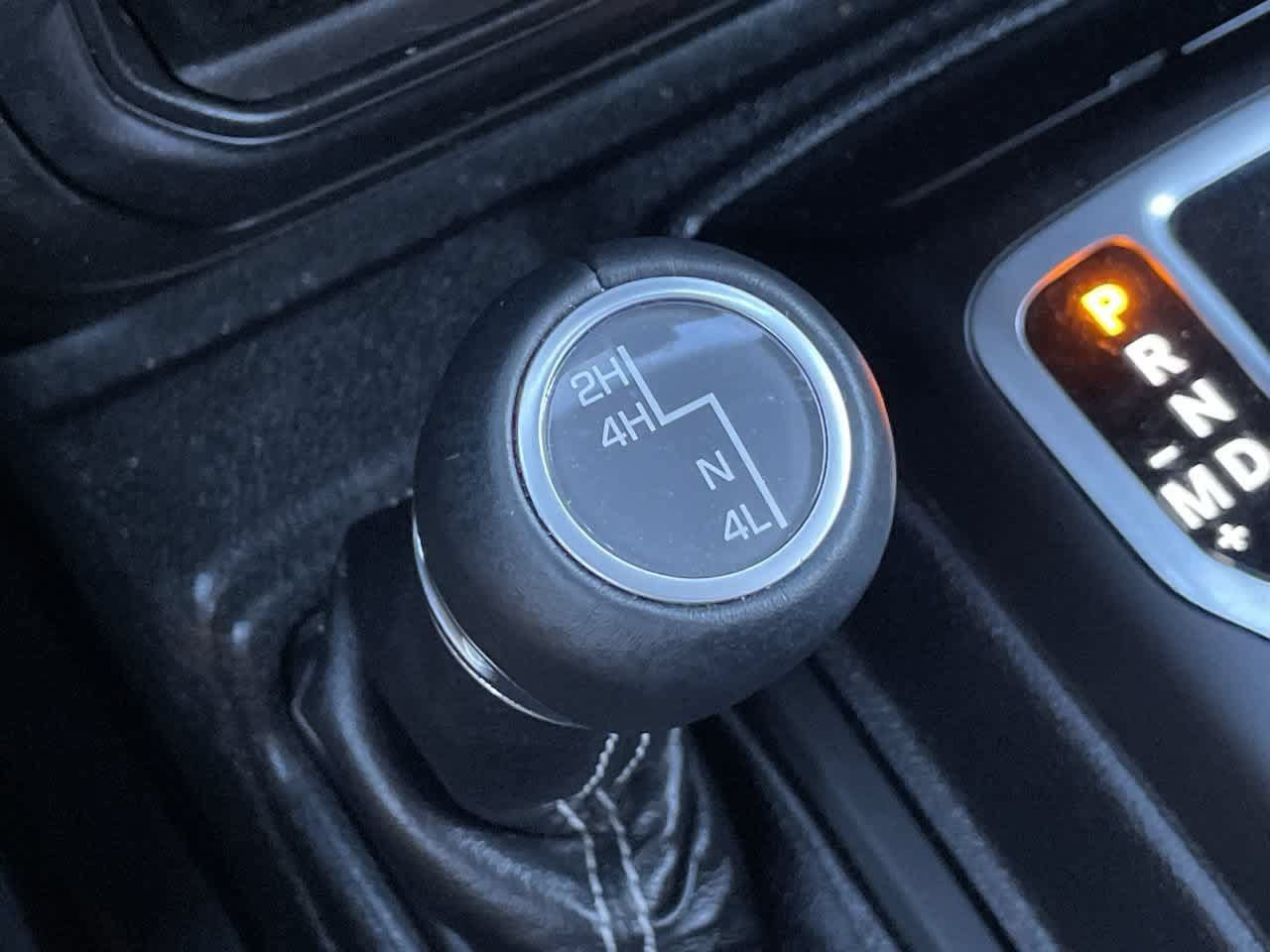 Used 2018 Jeep Wrangler Unlimited Sahara AWD/4WD image 27