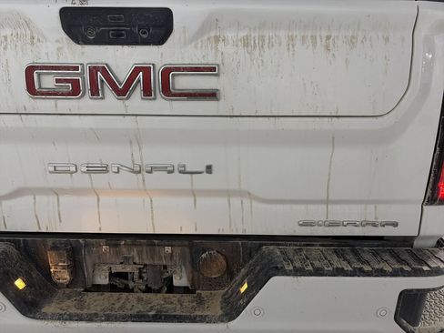 Used 2022 GMC Sierra 3500 Denali w/ Denali Ultimate Package AWD/4WD image 33