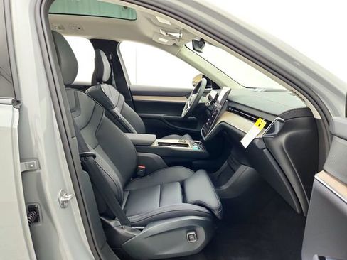 New 2025 Volvo EX90 Plus w/ Protection Package Premier image 19