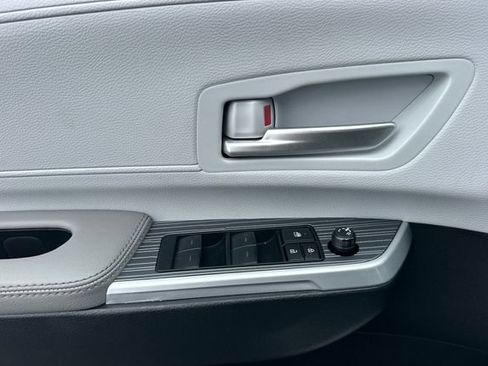Certified 2026 Toyota Sienna XLE FWD image 14