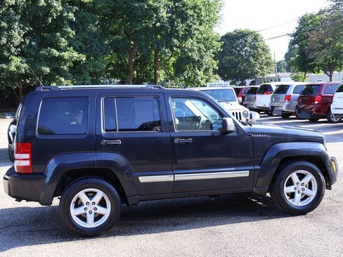 Used 2011 Jeep Liberty Limited AWD/4WD image 9