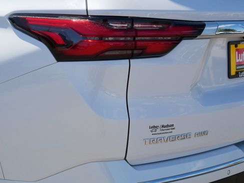 Used 2023 Chevrolet Traverse High Country AWD/4WD image 17