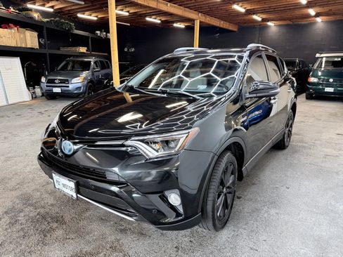 Used 2017 Toyota RAV4 Limited image 6