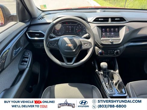Used 2021 Chevrolet TrailBlazer LS FWD image 2