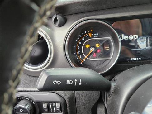 Used 2021 Jeep Gladiator Overland image 15
