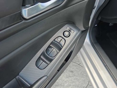 Used 2024 Nissan Altima 2.5 SV FWD image 14