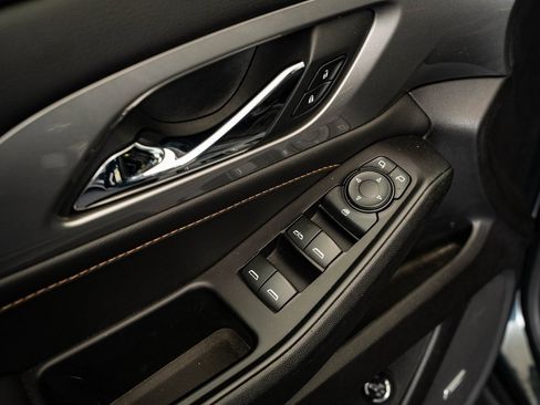 Used 2019 Chevrolet Traverse LT image 23