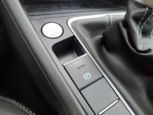 Used 2025 Volkswagen Jetta SE w/ Sunroof Package FWD image 28