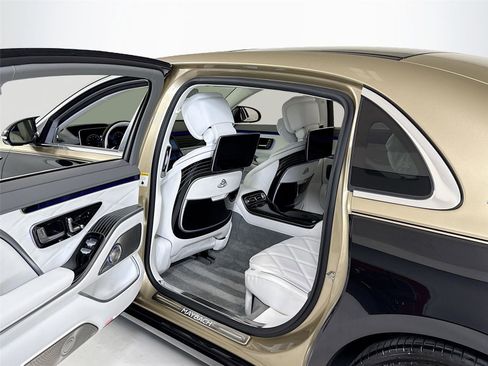 Used 2025 Mercedes-Benz Maybach S 680 4MATIC image 25