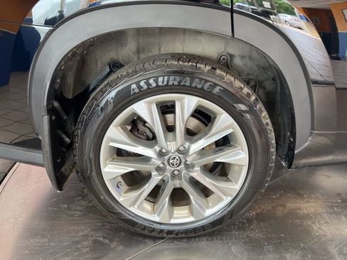 Used 2023 Toyota Highlander Limited AWD/4WD image 11
