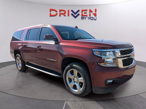 Used 2019 Chevrolet Suburban LT w/ Luxury Package image 8