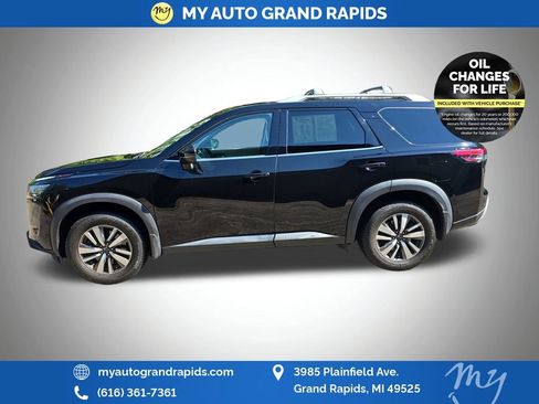 Used 2022 Nissan Pathfinder SL AWD/4WD image 4