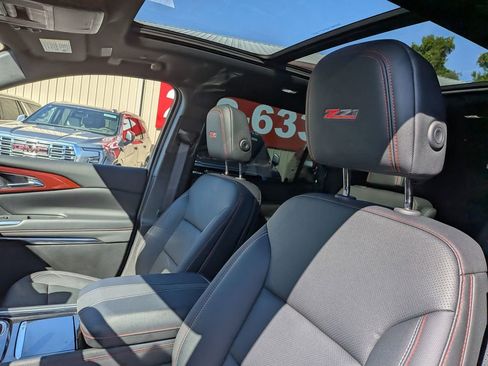 Certified 2025 Chevrolet Traverse Z71 w/ Driver Confidence Package AWD/4WD image 9