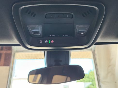 Used 2023 Chevrolet Traverse LT FWD image 53