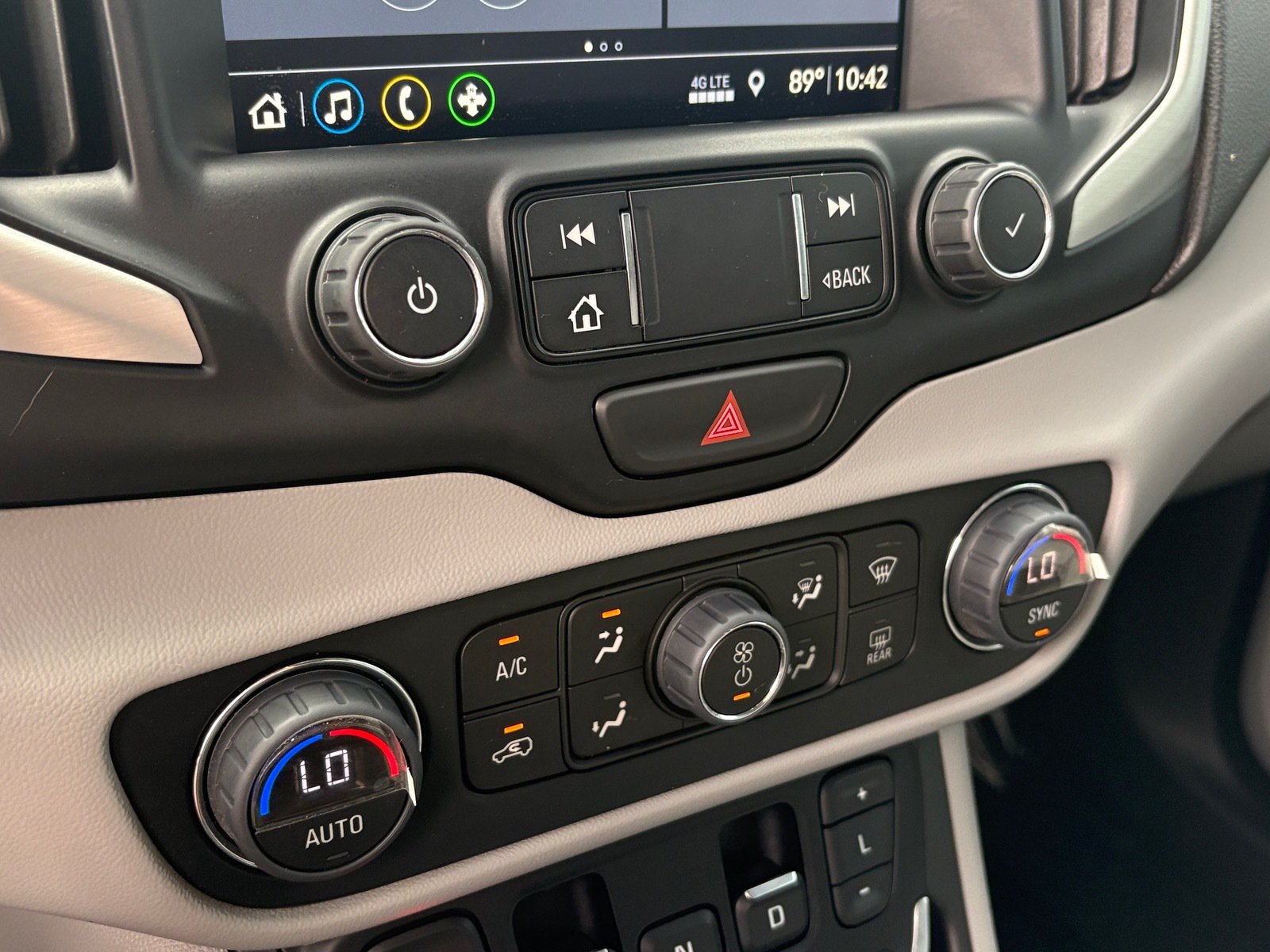 Used 2020 GMC Terrain SLT w/ Preferred Package FWD image 28
