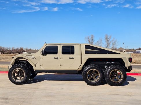 Used 2023 Jeep Gladiator Sport image 12